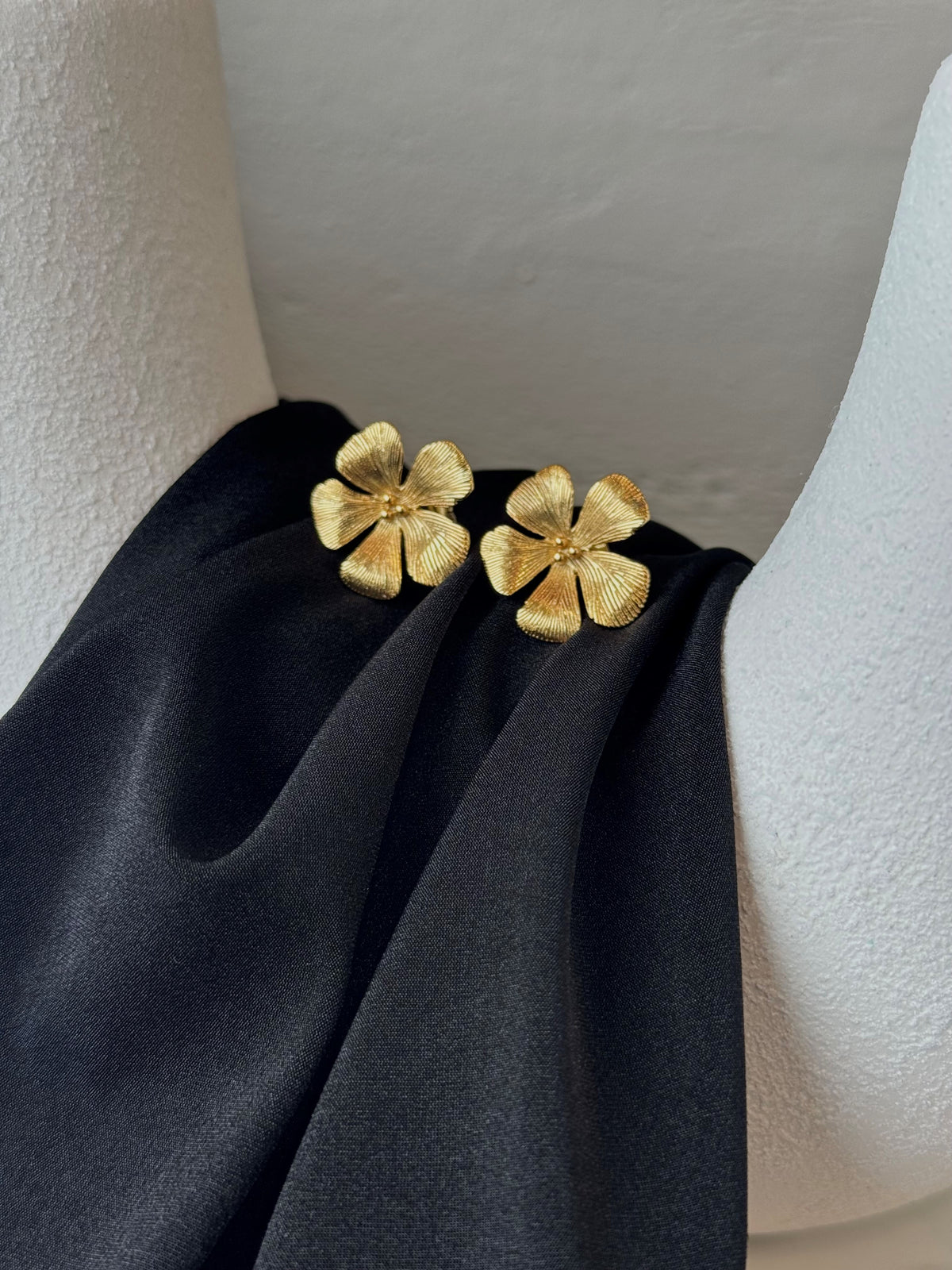 FLOWER STUDS