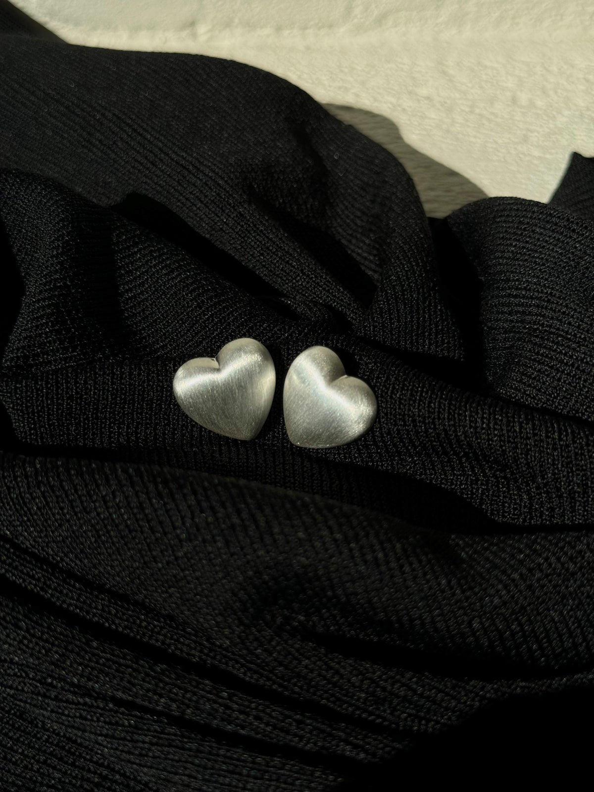 AMOUR STUD EARRINGS